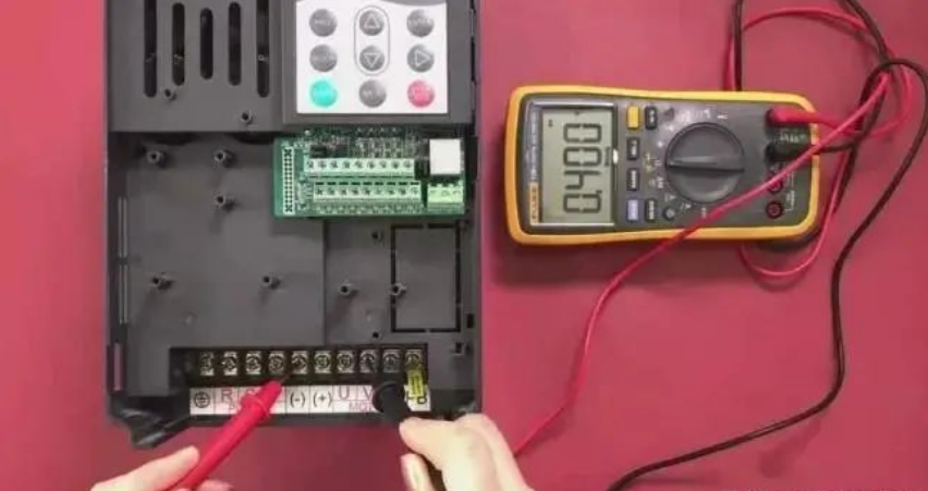 万用表判断变频器好坏的方法