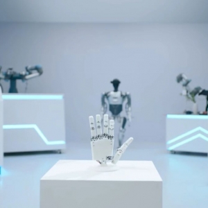 人形机器人“领航者1号”重磅发布，中控技术“AI+机器人”布局取得重大突破 ...